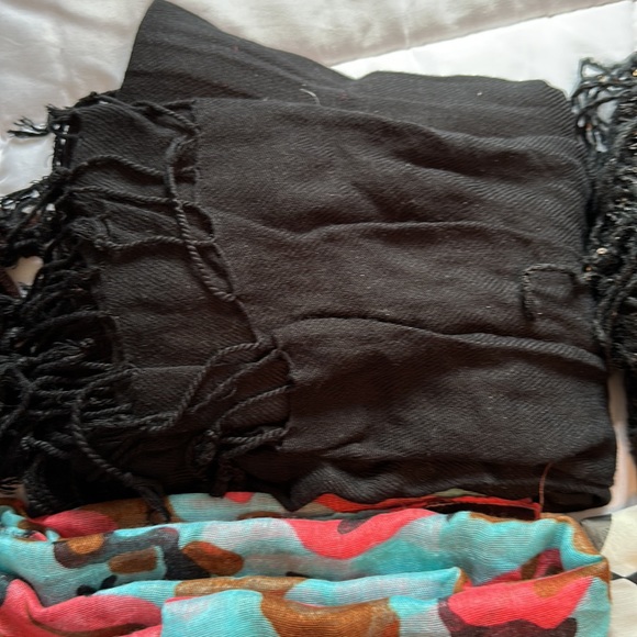 16 asst scarfs - Picture 7 of 16